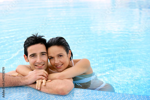 Photo: Couple in swimming pool Couple in swimming pool