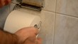 Video: Toilettenpapier auffüllen Toilettenpapier auffüllen