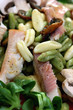 Cavatelli Misti mit Feldsalat und Räucherforelle