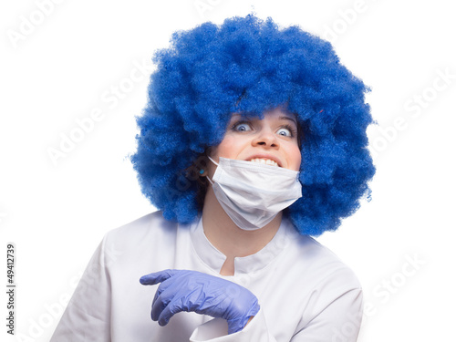 Photo: Chirugin mit blauer Perücke Chirugin mit blauer Perücke