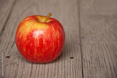 Photo: Apple on table Apple on table