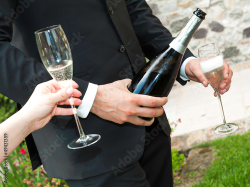 Photo: waiter it serves champagne to wedding party waiter it serves champagne to wedding party