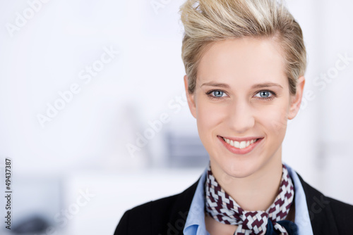 Photo: freundliche servicemitarbeiterin freundliche servicemitarbeiterin
