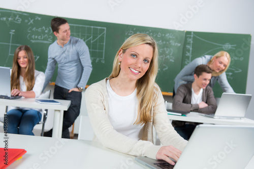 Photo: blonde studentin im seminar blonde studentin im seminar
