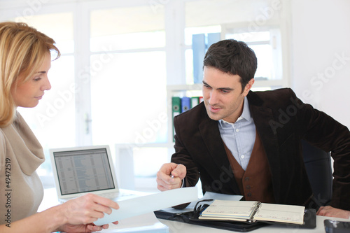 Photo: Woman meeting lawyer to set up her own business Woman meeting lawyer to set up her own business