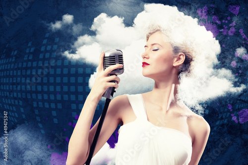Photo: Image of female singer Image of female singer