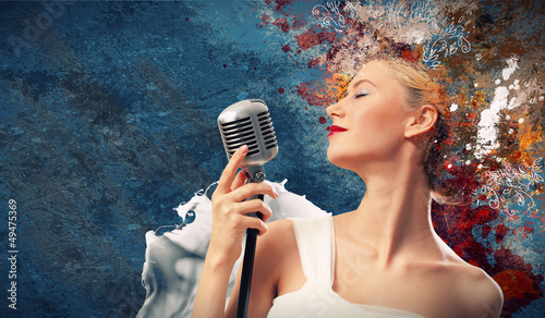 Photo: Image of female singer Image of female singer