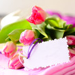 Tulpen und Geschenkanhänger