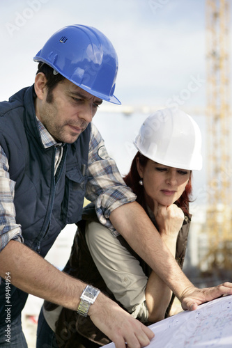 Photo: Foreman and female colleague on site Foreman and female colleague on site