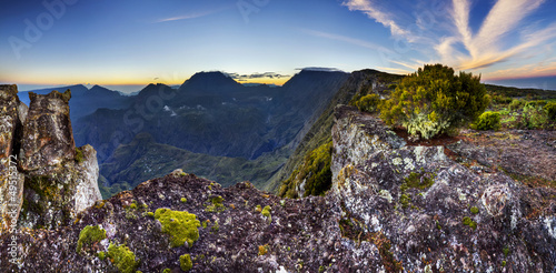 Photo: Cirque de Mafate à l'aube - Ile de La Réunion Cirque de Mafate à l'aube - Ile de La Réunion