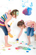 Kinder beim Malern