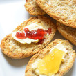 Brödli mit zweierlei Fruchtaufstrich