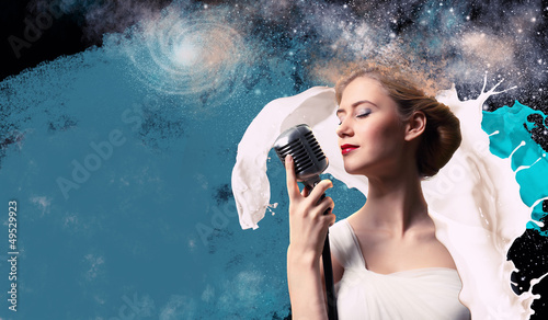 Photo: Image of female singer Image of female singer