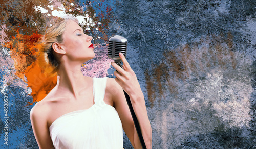 Photo: Image of female singer Image of female singer