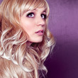 Portrait blonde Frau mit Locken / alterable 12