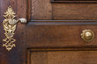 Portal mit goldenem Beschlag