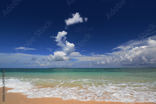 Photo: 南国の美しいビーチと紺碧の空 南国の美しいビーチと紺碧の空