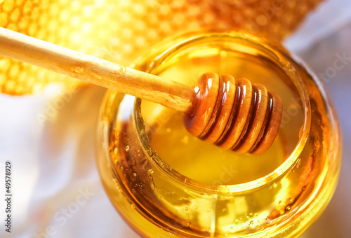 Photo: Honey dipper with bee honeycomb Honey dipper with bee honeycomb