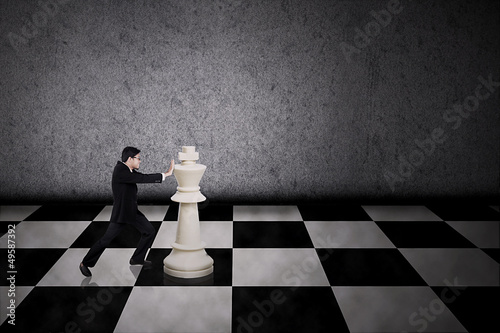 Photo: Businessman strategic move Businessman strategic move