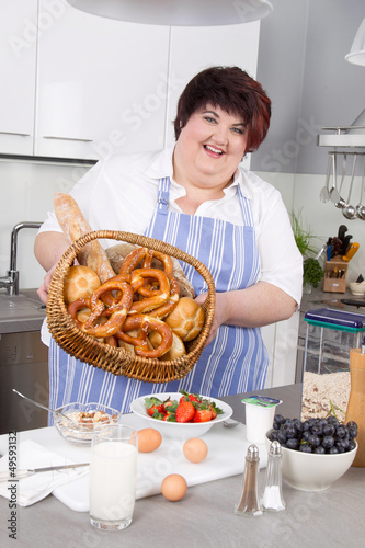 Photo: Frisches Laugengebäck zum Frühstück mit Ei Frisches Laugengebäck zum Frühstück mit Ei