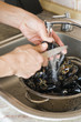 Cleaning mussels