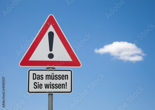 Photo: Achtung Schild mit Wolke DAS MÜSSEN SIE WISSEN! Achtung Schild mit Wolke DAS MÜSSEN SIE WISSEN!