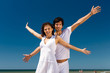 Foto: Couple enjoying freedom on the beach Couple enjoying freedom on the beach