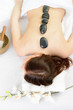 rückenmassage mit steinen