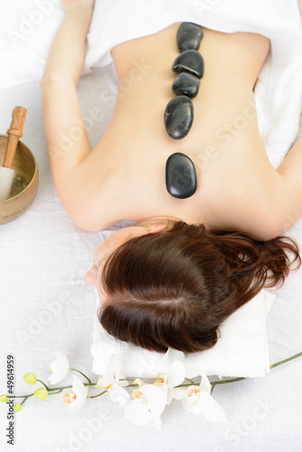 Photo: rückenmassage mit steinen rückenmassage mit steinen