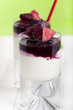 Joghurt und Quarkdessert mit Obst garniert - Yogurt and cottage