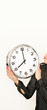 junge Frau mit Uhr