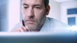 Detaily fotografie Businessman working at home