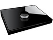 Schwarze Klavierlackoberfläche mit Bedienelement und Spiegelung