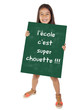 enfant avec tableau noir écrit l'école c'est chouette