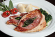 Kalbsschnitzel, Parmaschinken und Salbei
