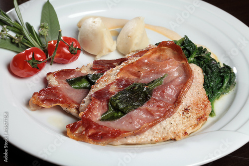 Photo: Kalbsschnitzel, Parmaschinken und Salbei Kalbsschnitzel, Parmaschinken und Salbei