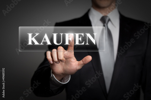 Photo: Mann drückt touchscreen button - kaufen Mann drückt touchscreen button - kaufen