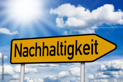 Photo: Wegweiser mit Nachhaltigkeit und Sonne Wegweiser mit Nachhaltigkeit und Sonne