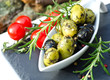 Italienische Küche: Oliven, Tomaten und Kräuter