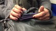 Vídeo: Digitare su uno smartphone Digitare su uno smartphone