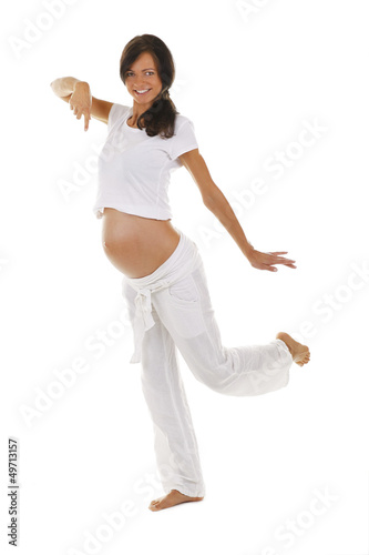 Photo: Glückliche schwangere Frau tanzt - pregnant woman dancing Glückliche schwangere Frau tanzt - pregnant woman dancing