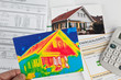 Energie sparen. Haus mit Wärmebild Kamera