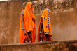 donne arancioni