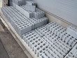 積み上げられた建築資材（ブロック）