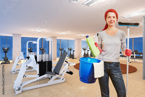 Photo: Reinigungskraft im Fitnesscenter Reinigungskraft im Fitnesscenter