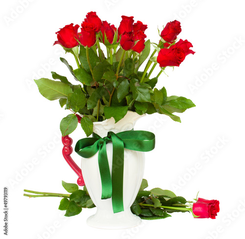 Photo: bunch of red roses in vase bunch of red roses in vase