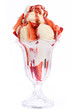 Eisbecher mit Vanilleeis und Erdbeeren
