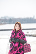 雪原に立つ女性