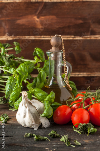 Photo: Basil, garlic and tomatoes Basil, garlic and tomatoes