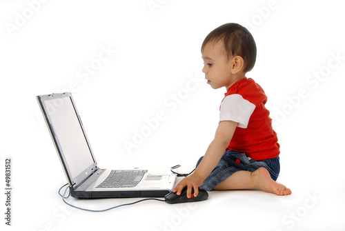 Photo: kleinkind am laptop kleinkind am laptop